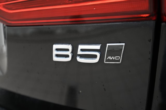 2022 Volvo XC60 B5 Momentum photo 10