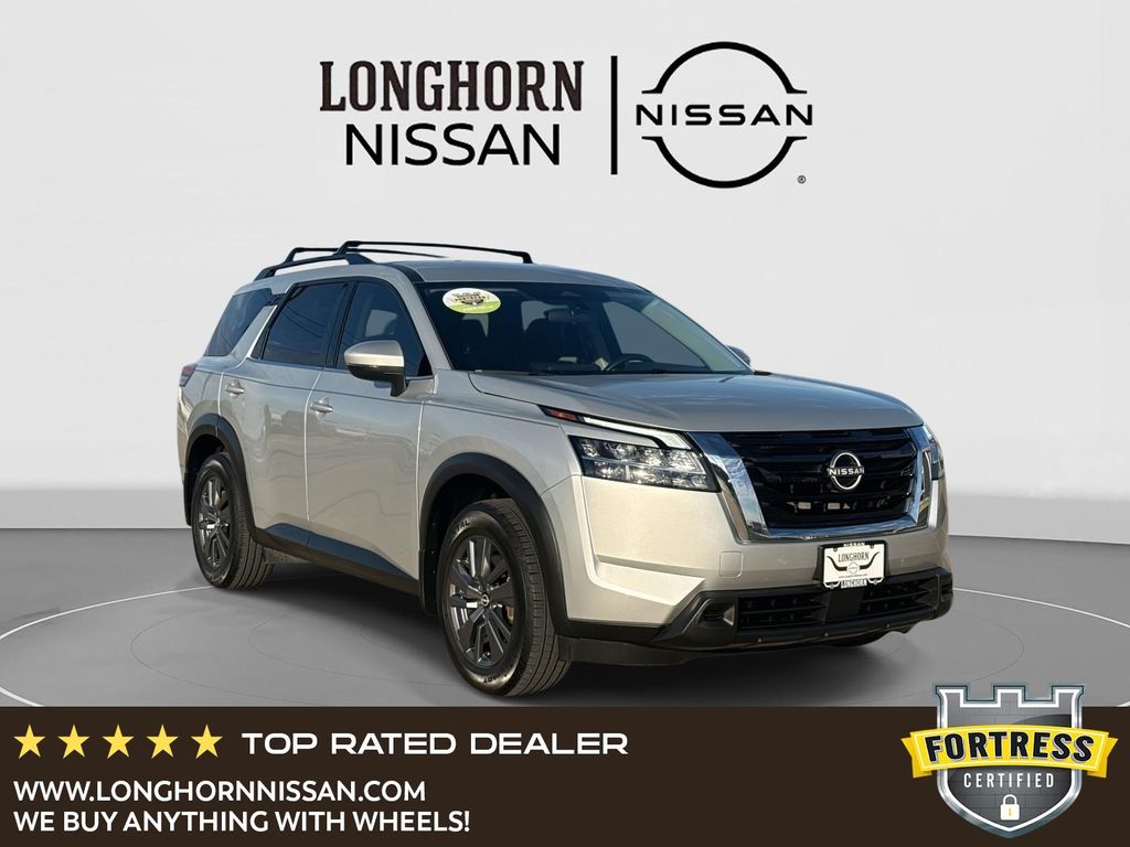 2022 Nissan Pathfinder SV's photo