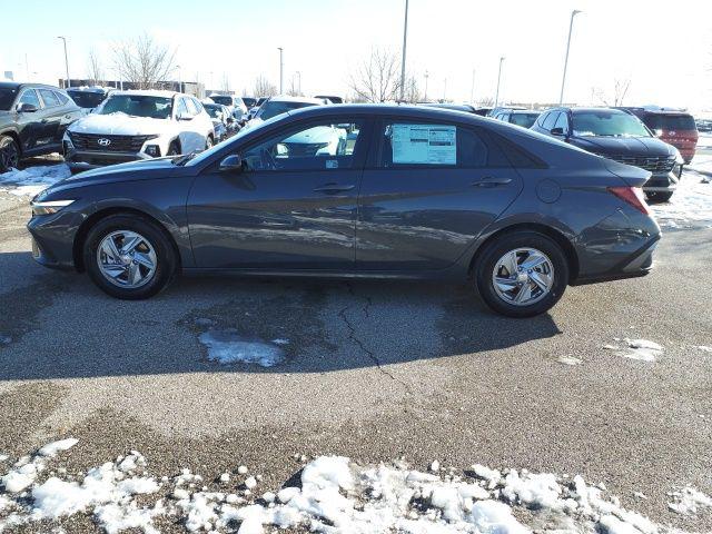 2026 Hyundai Elantra SE's photo