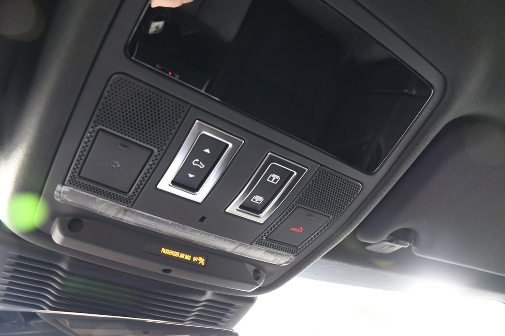 2026 Land Rover Range Rover Evoque Dynamic SE photo 34