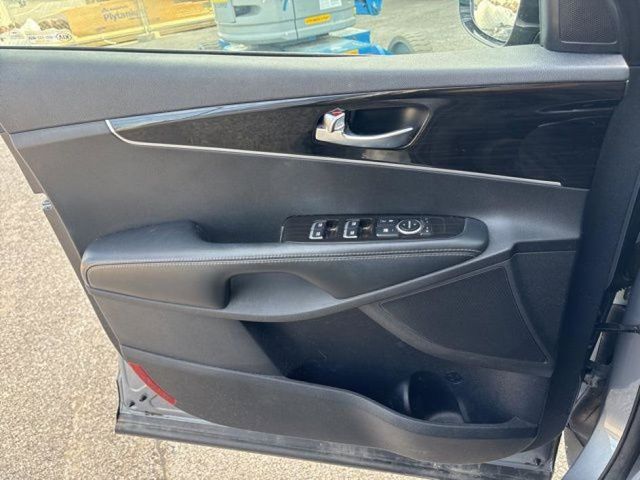 2020 Kia Sorento LX photo 19