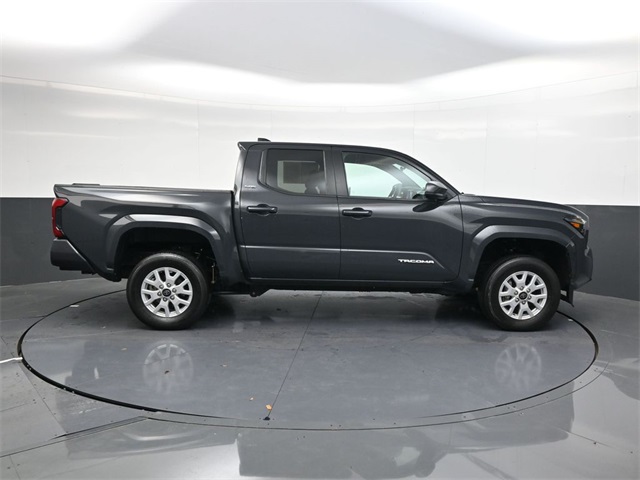 2024 Toyota Tacoma SR5 photo 3
