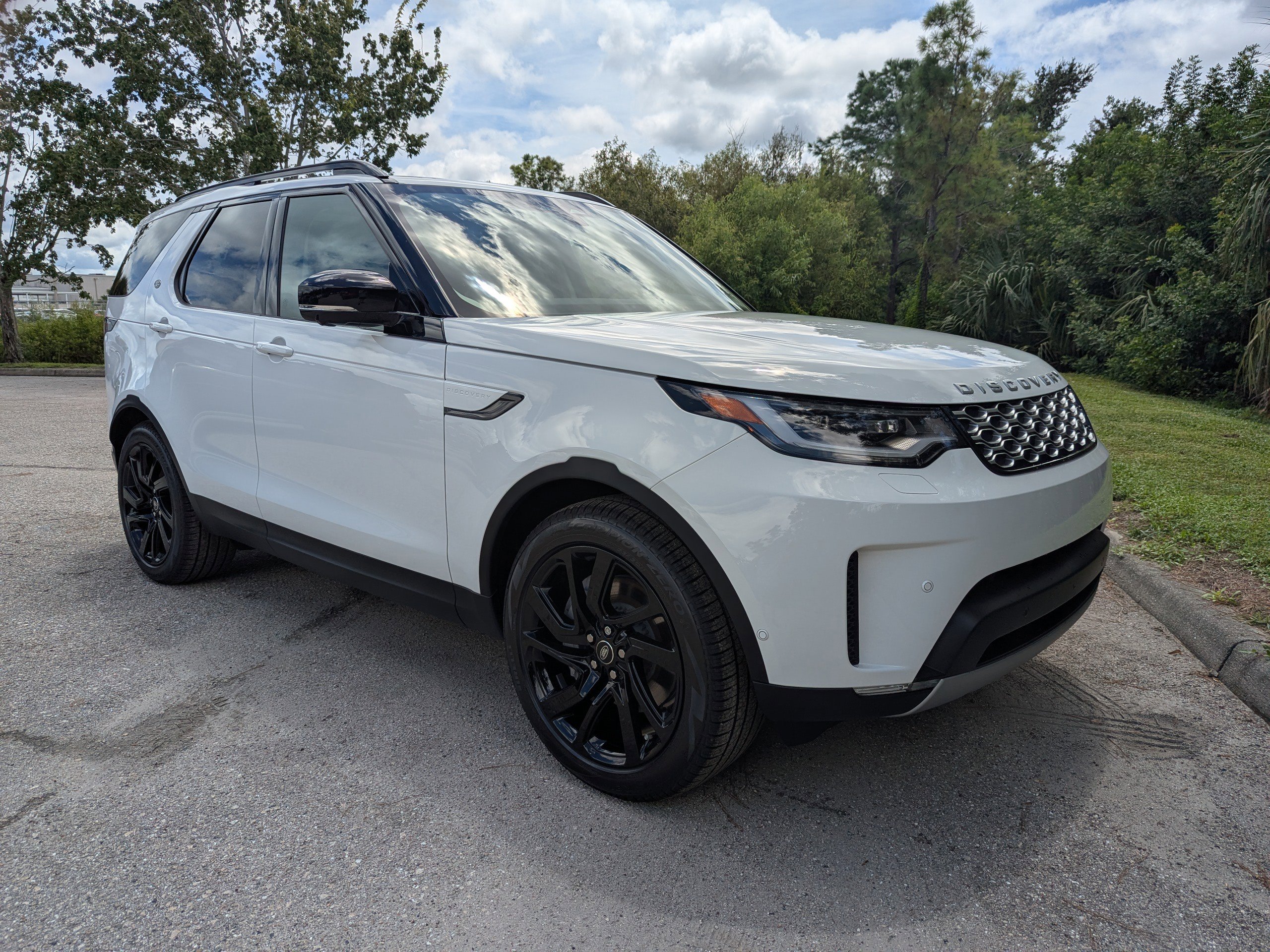 2025 Land Rover Discovery S photo 5