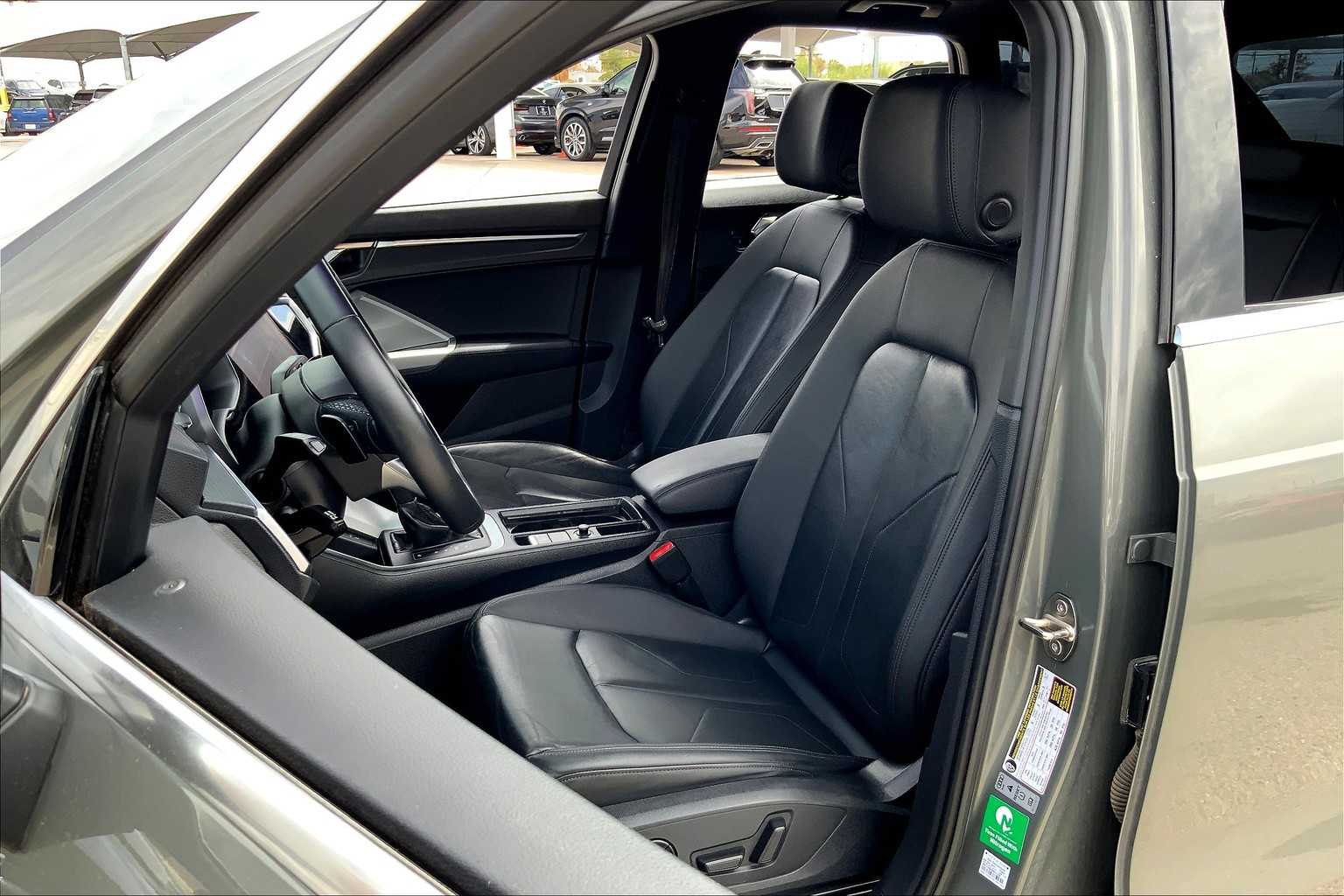 2022 Audi Q3 S line Premium Plus 45 TFSI photo 7