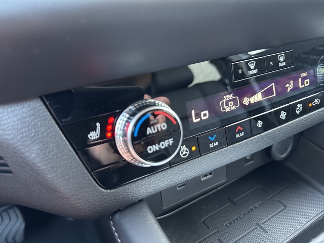 2025 Mitsubishi Outlander PHEV SEL photo 15