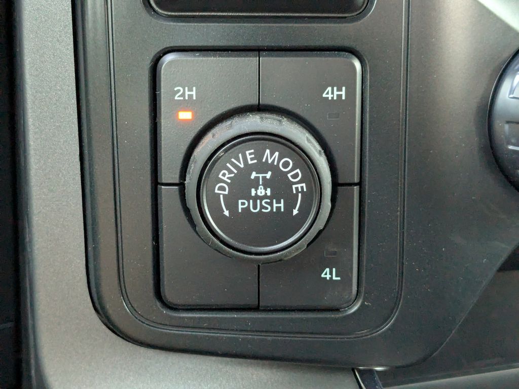2025 Ford F-150 XLT photo 30