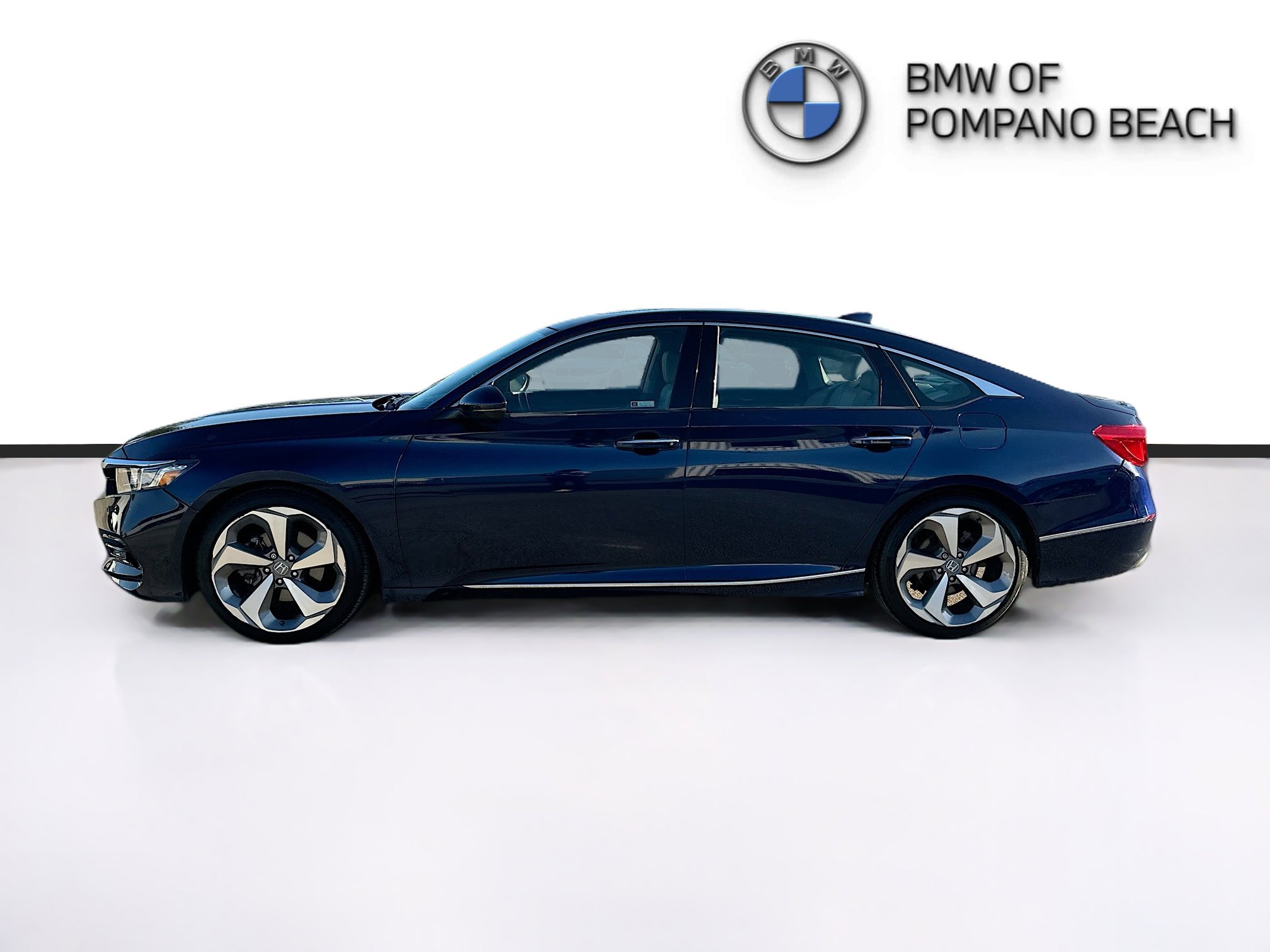 2018 Honda Accord Touring 2.0T photo 4