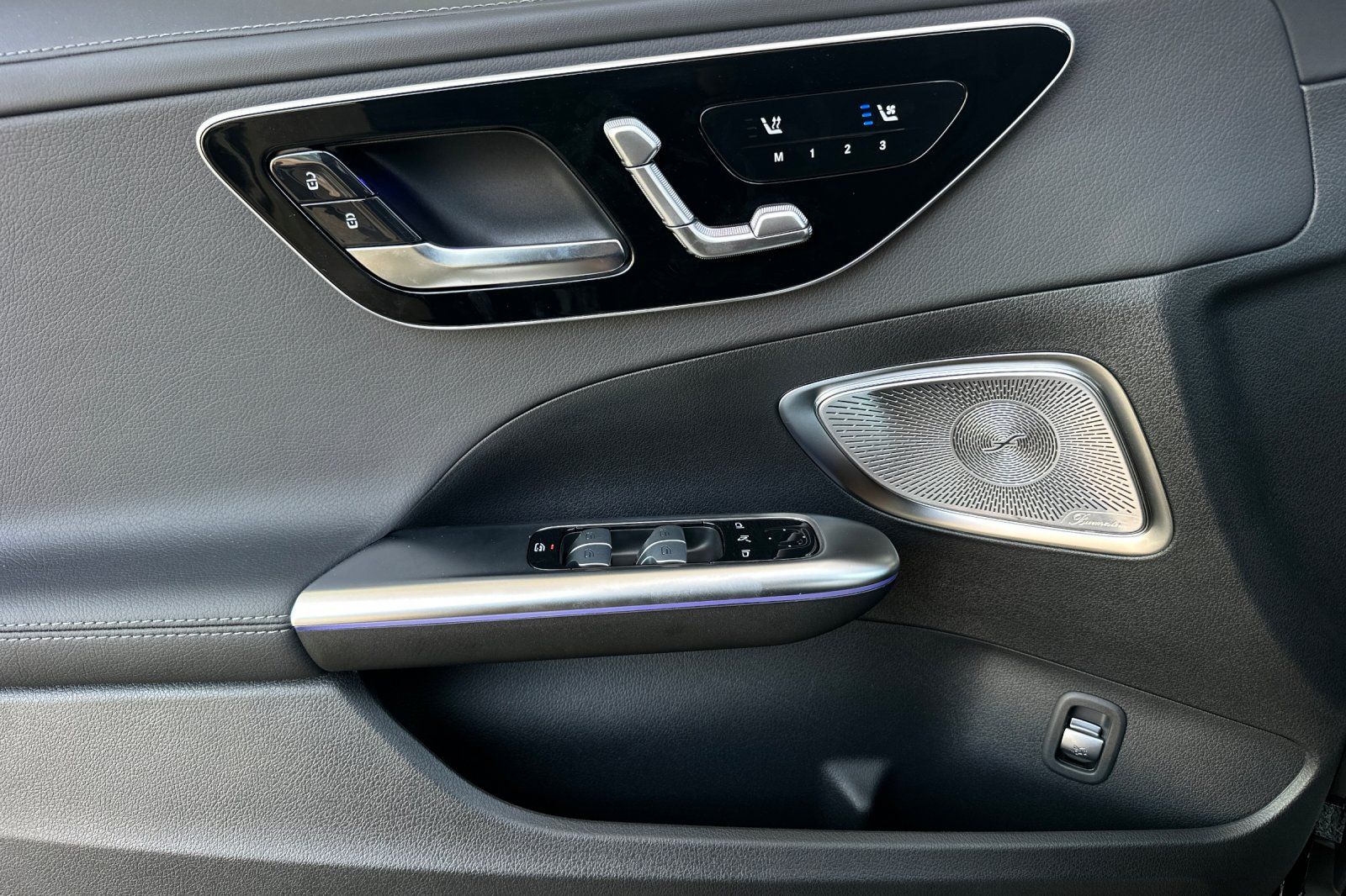 2025 Mercedes Benz C 300 photo 21