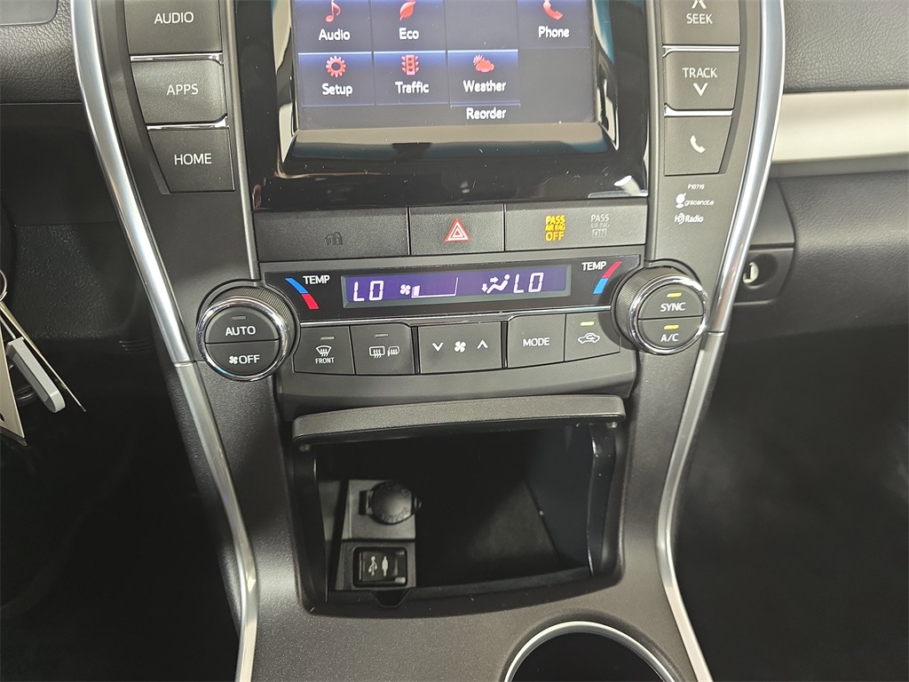 2015 Toyota Camry XSE photo 21