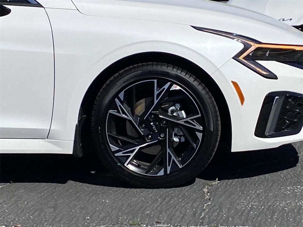 2025 Kia K5 GT-Line photo 3