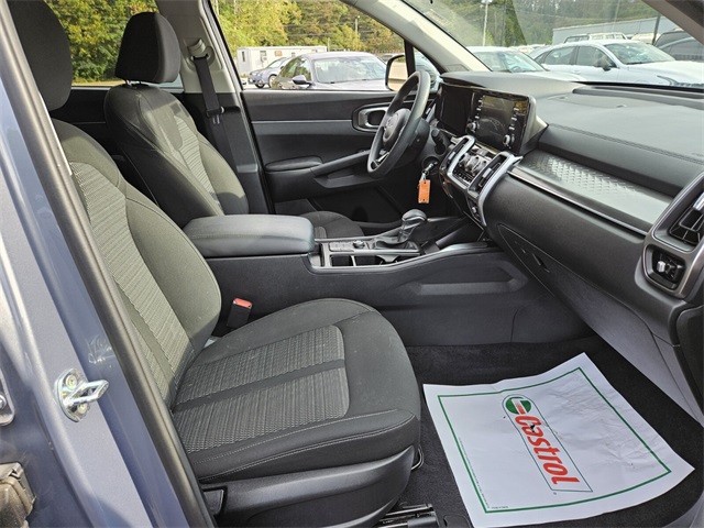 2022 Kia Sorento LX photo 16