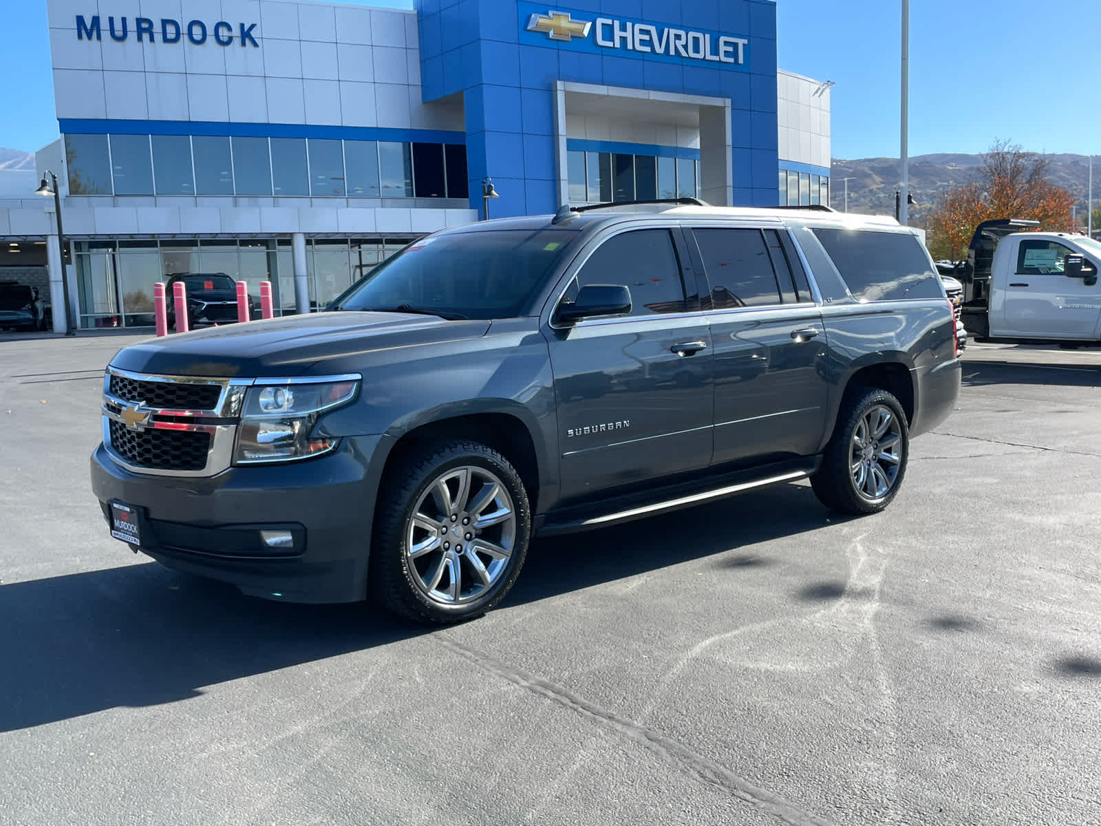 2019 Chevrolet Suburban LT photo 2