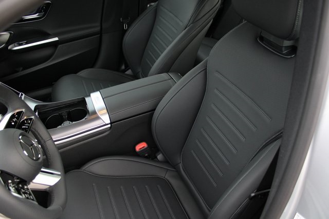 2024 Mercedes Benz C 300 4MATIC photo 6