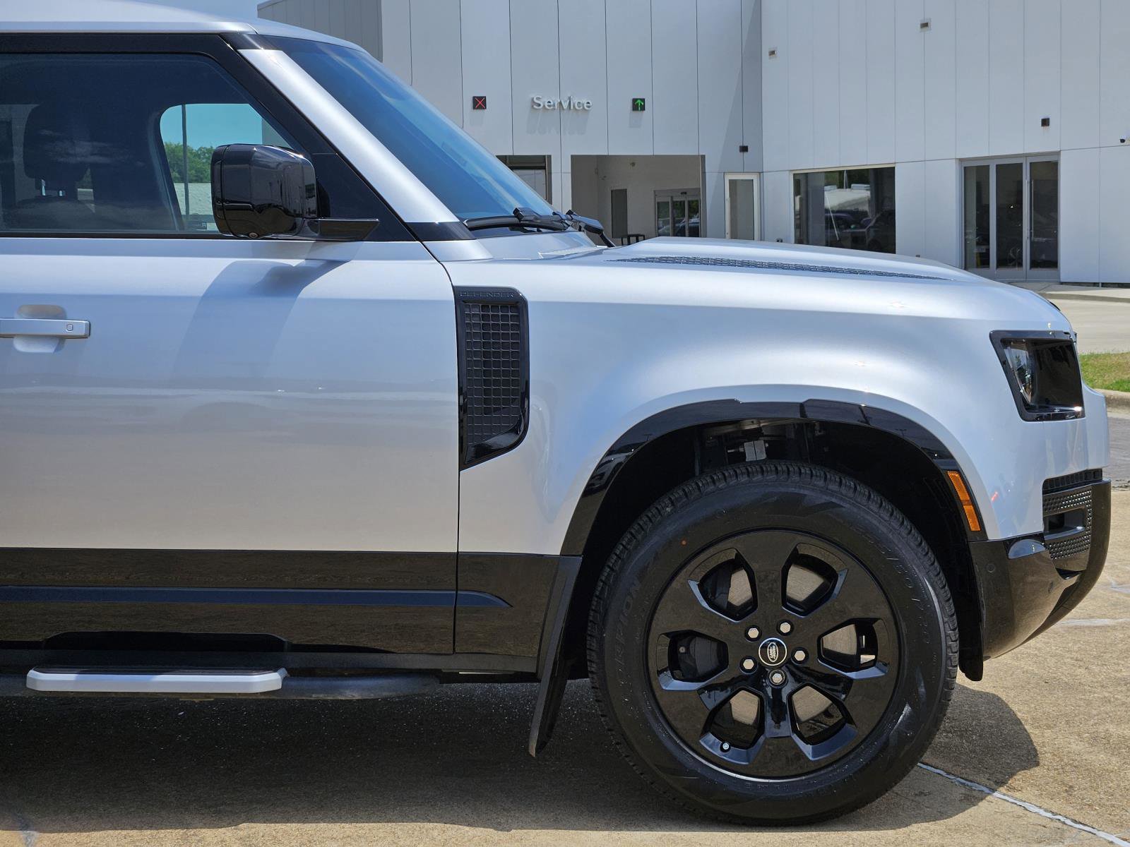2024 Land Rover Defender X-Dynamic SE photo 8