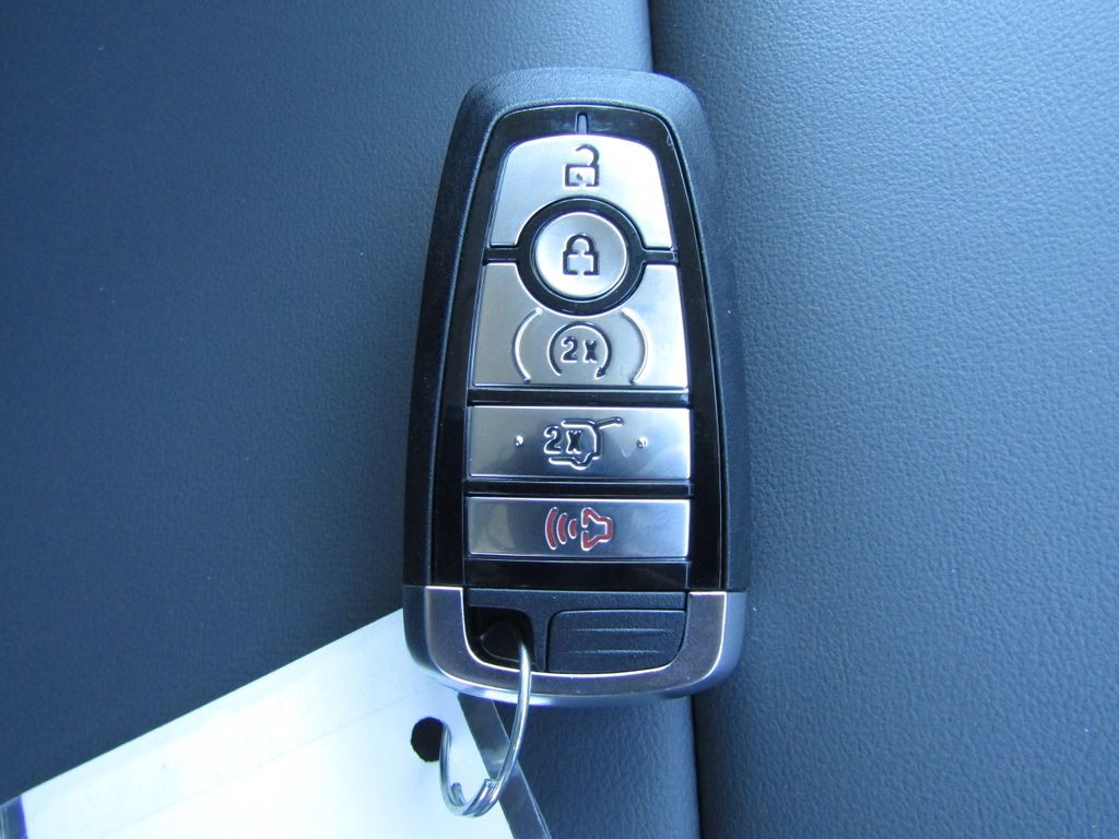2025 Ford Explorer photo 32