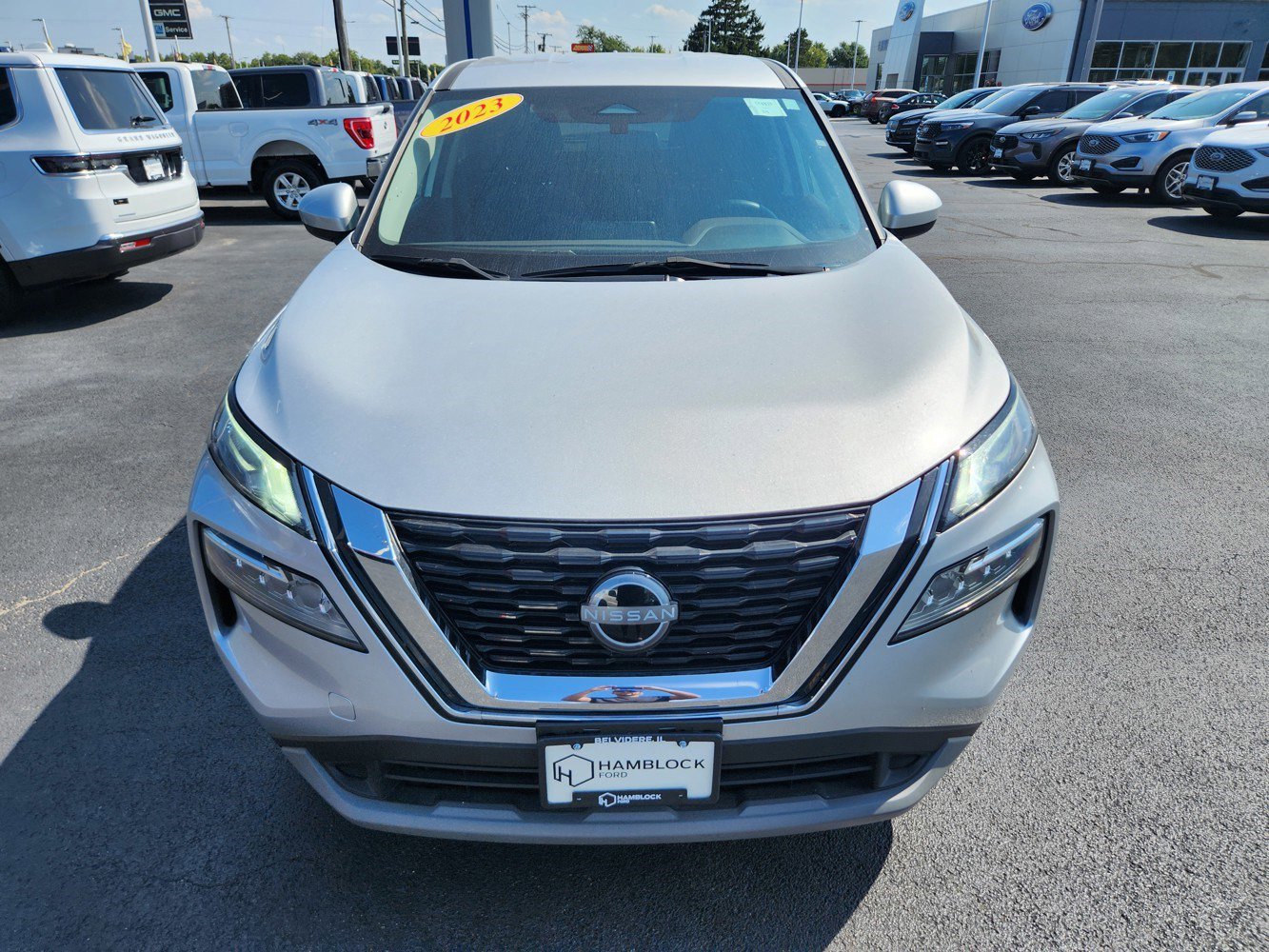 2023 Nissan Rogue SV photo 3