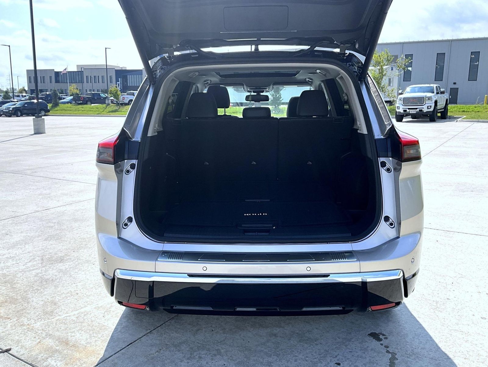 2026 Nissan Rogue Platinum photo 6