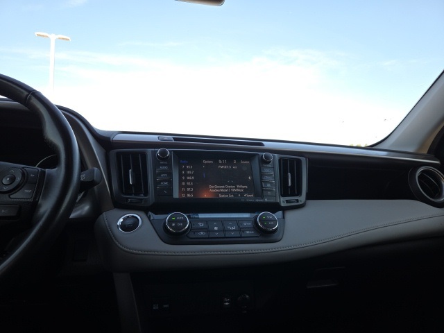 2018 Toyota RAV4 XLE photo 6