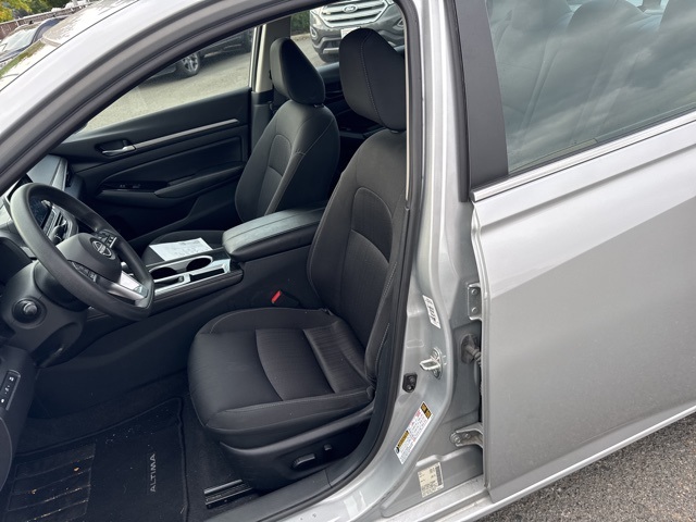 2023 Nissan Altima 2.5 SV photo 13