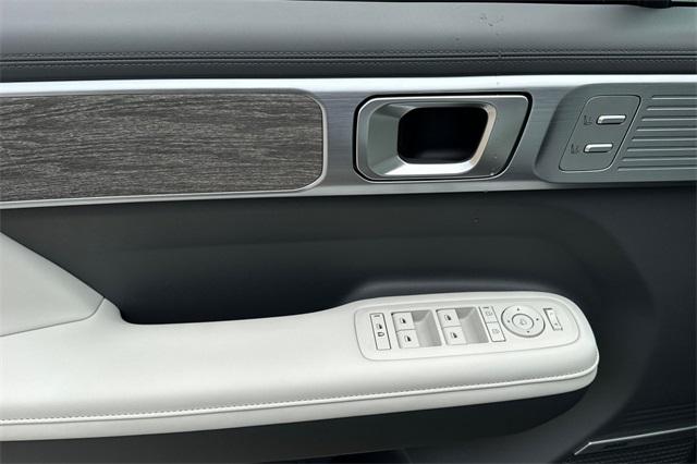 2025 Hyundai Santa Fe Limited photo 8