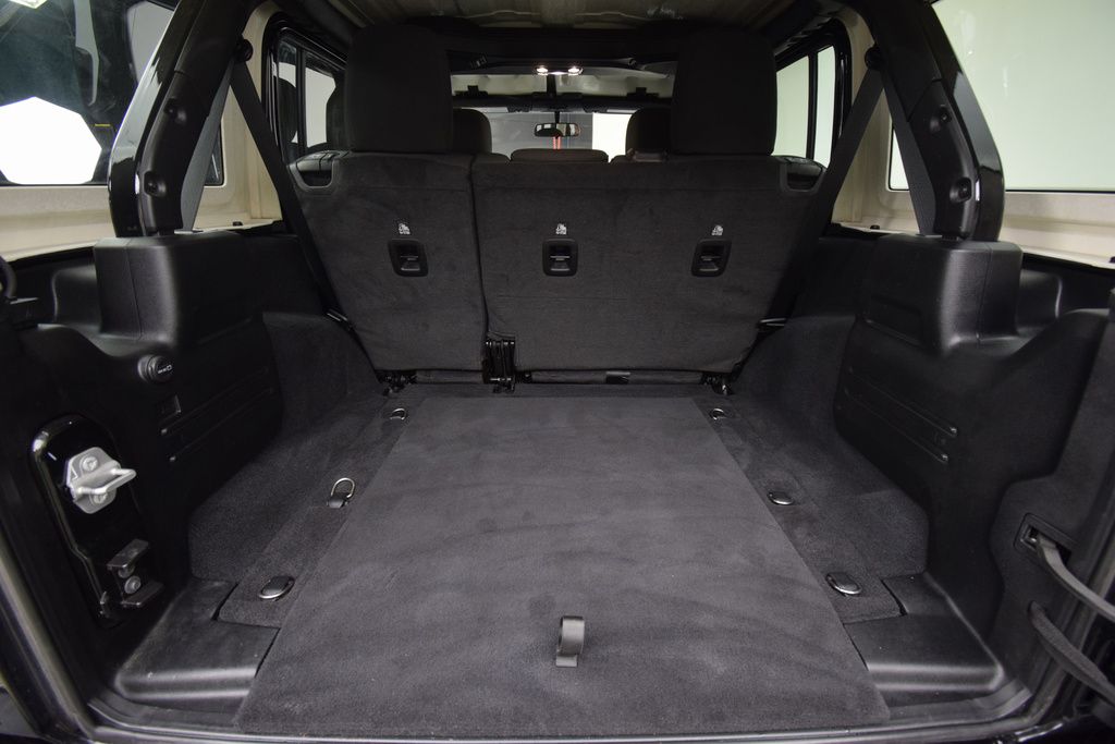 2022 Jeep Wrangler Unlimited High Tide photo 20