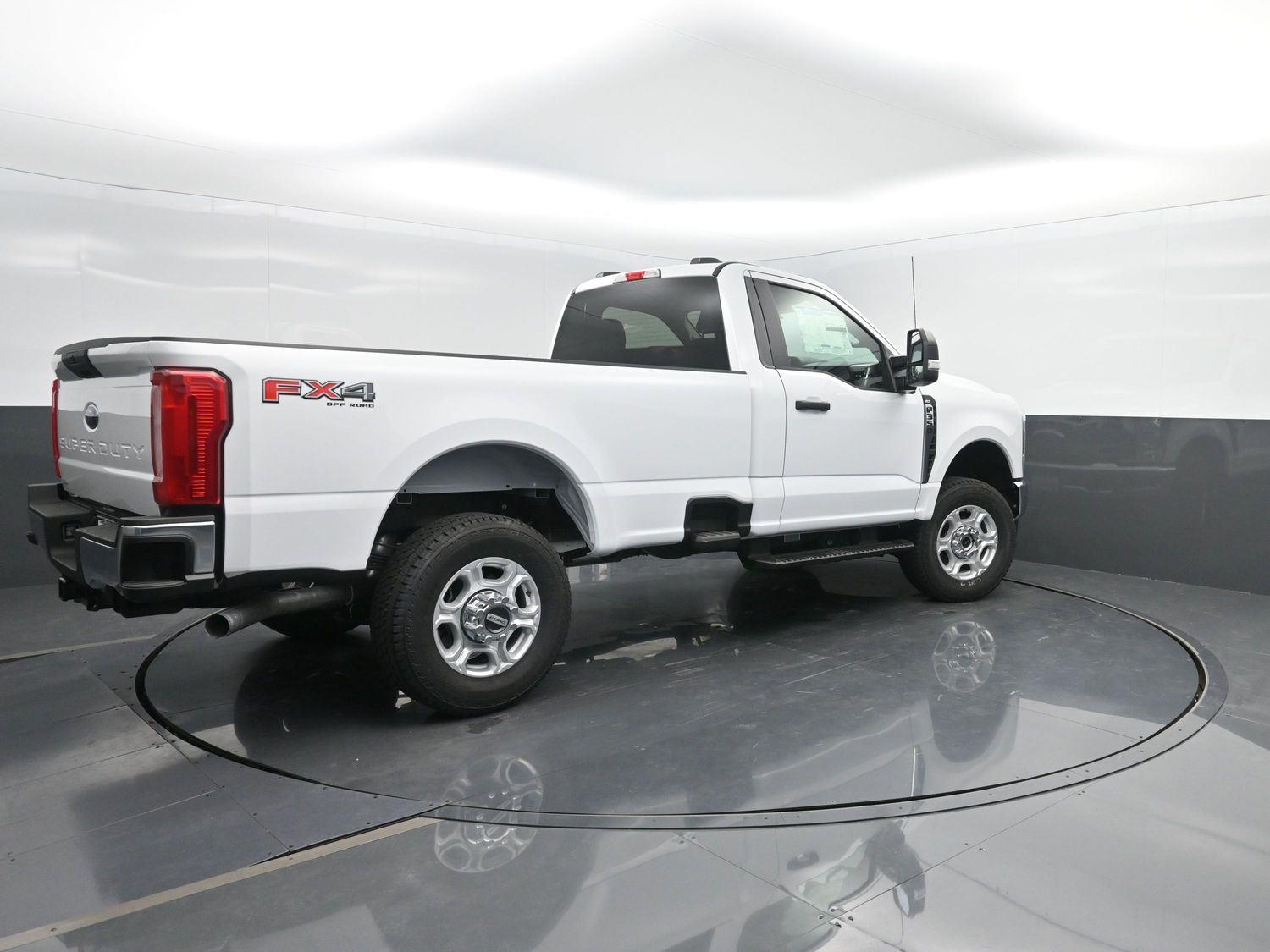 2025 Ford F-350 XLT photo 2