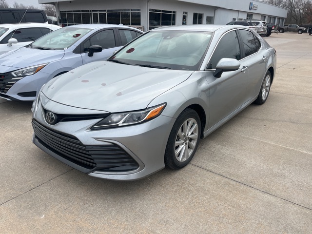 2024 Toyota Camry LE's photo