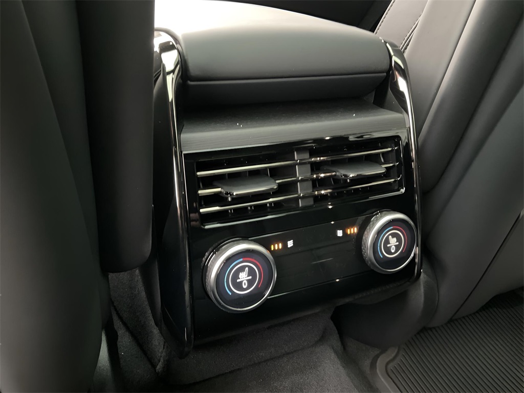 2025 Land Rover Range Rover Sport SE photo 18