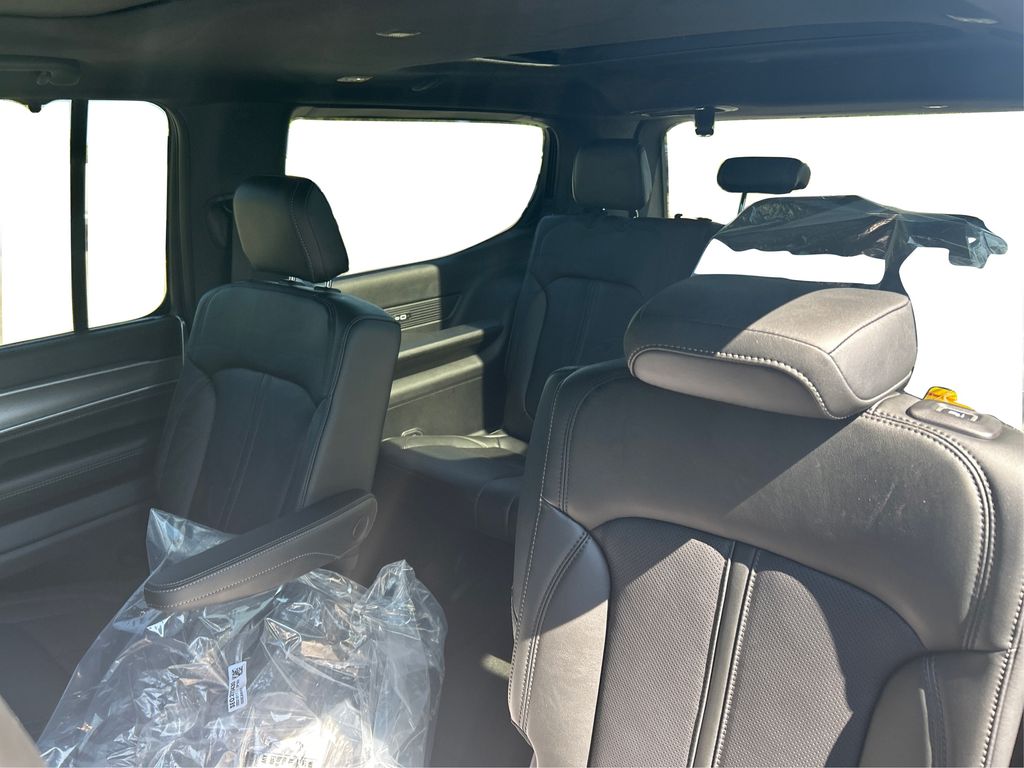 2025 Jeep Wagoneer Series III photo 15