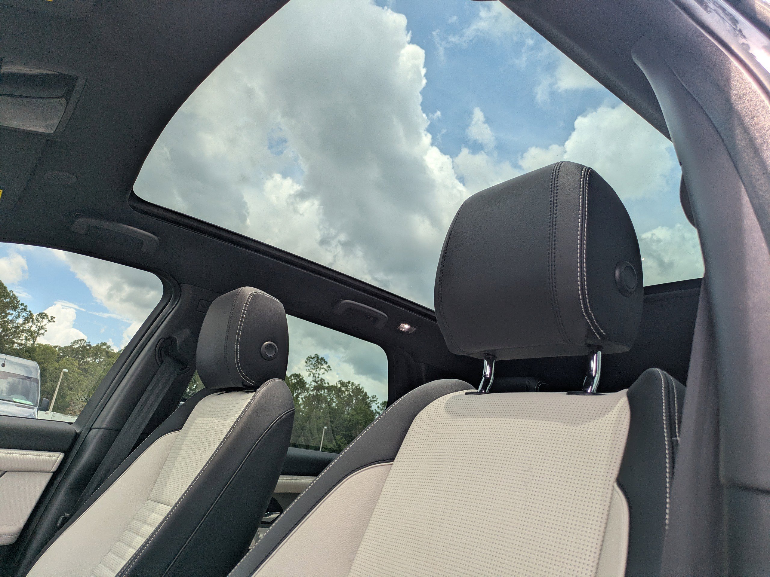 2024 Land Rover Discovery Sport Dynamic SE photo 4