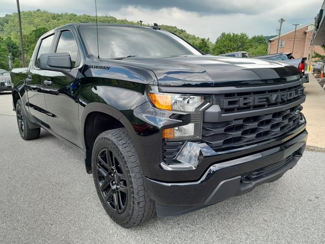 2023 Chevrolet Silverado 1500 Custom photo 3