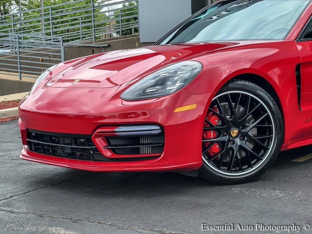 2022 Porsche Panamera GTS photo 2