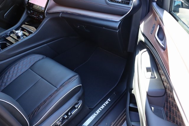 2025 Jeep Grand Cherokee Summit photo 45