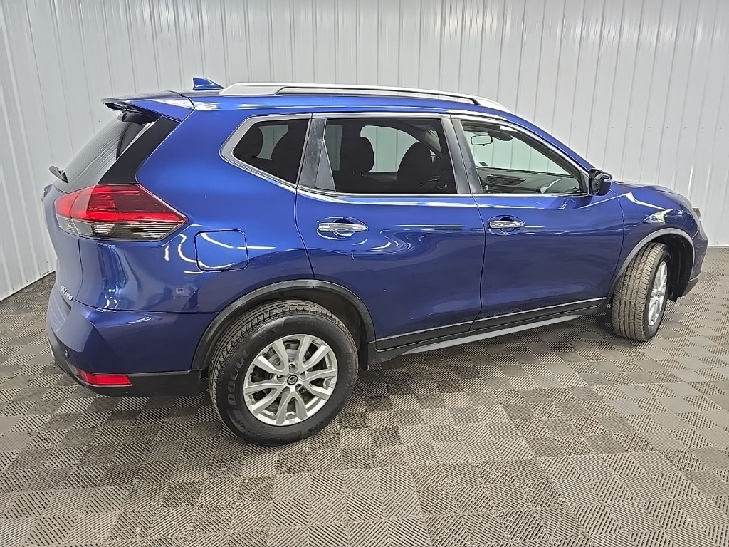 2019 Nissan Rogue SV photo 3