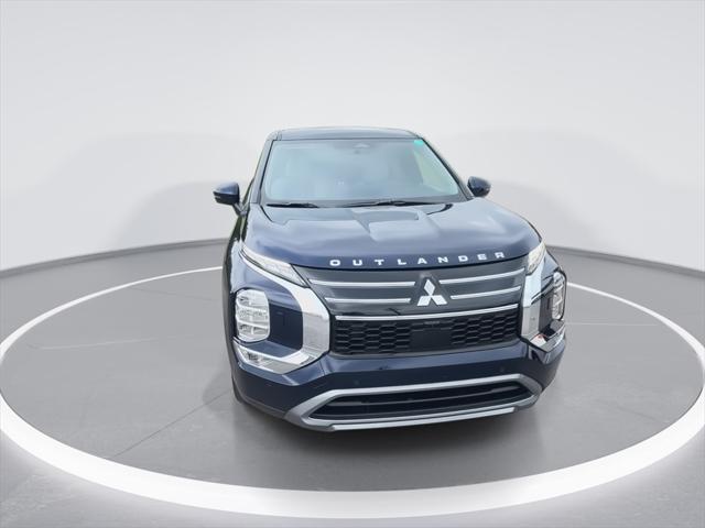 2025 Mitsubishi Outlander SE photo 3