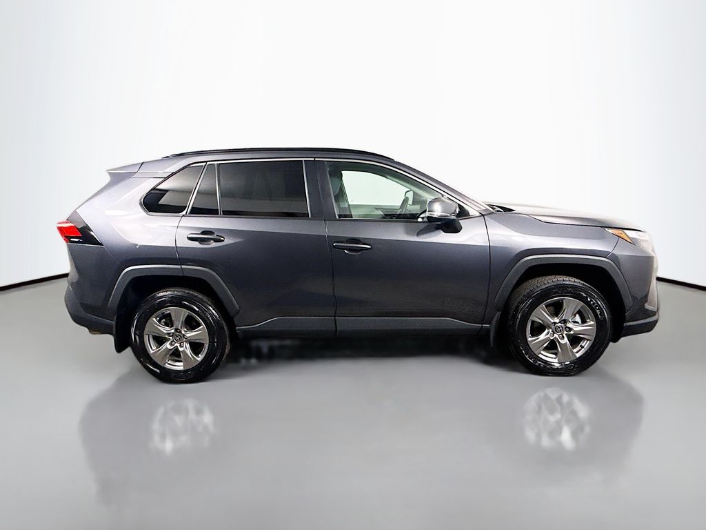 2023 Toyota RAV4 XLE photo 5