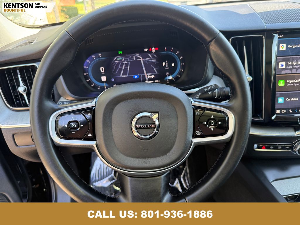 2025 Volvo XC60 B5 Plus photo 17