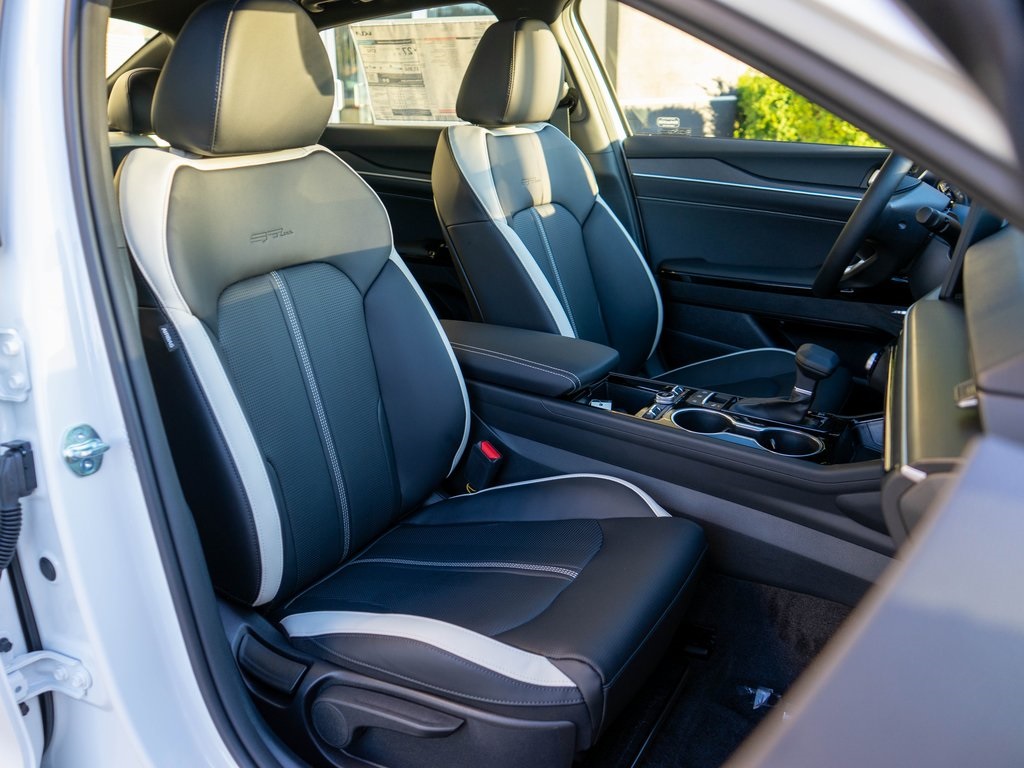 2026 Kia K5 GT-Line photo 6
