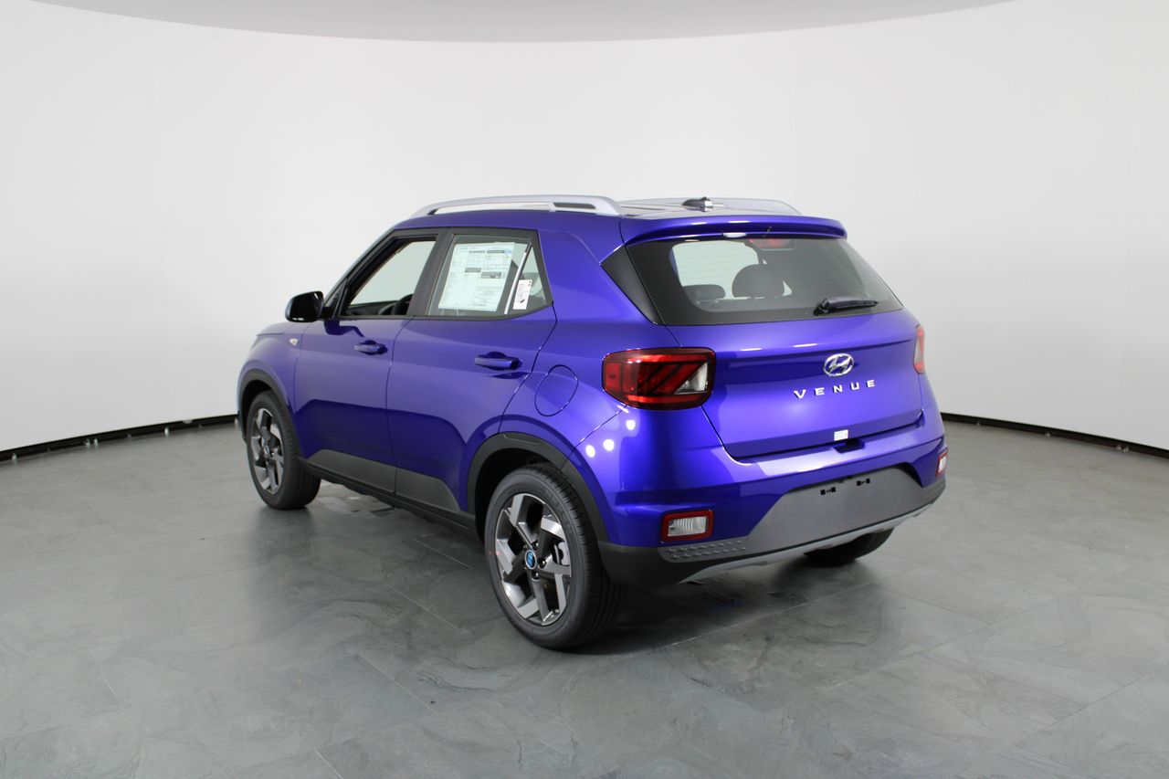 2025 Hyundai Venue SEL photo 2