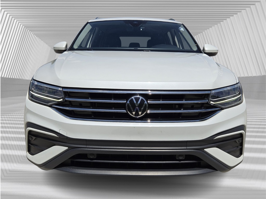 2023 Volkswagen Tiguan SE photo 3
