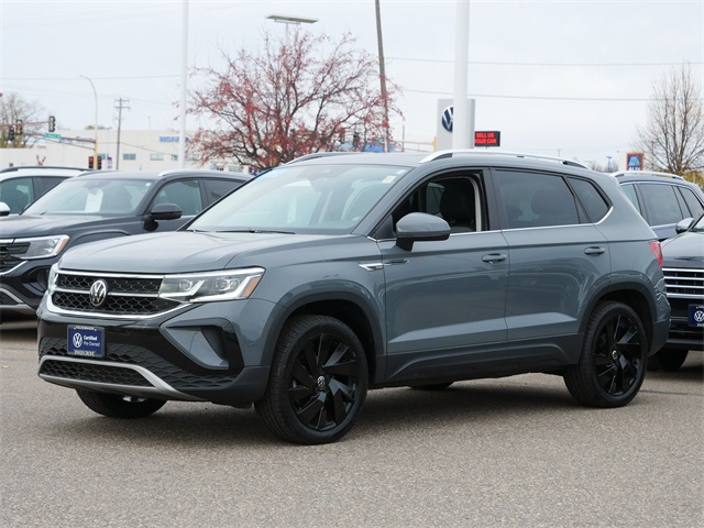 2024 Volkswagen Taos SEL photo 3