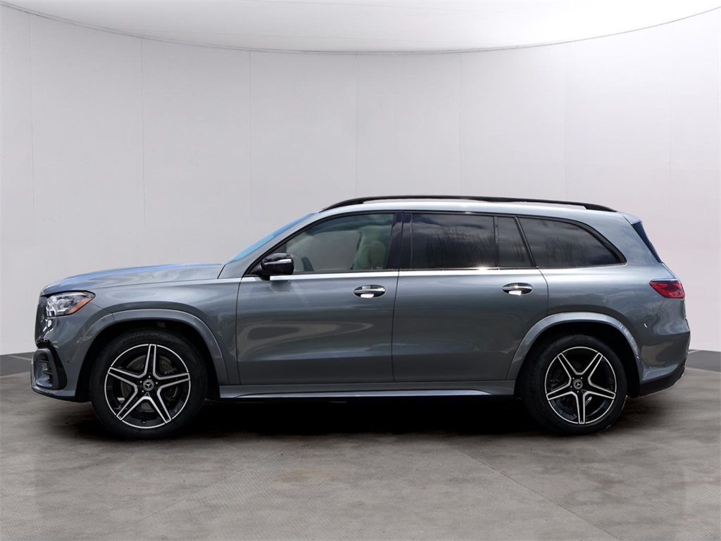 2025 Mercedes Benz GLS 450 4MATIC photo 3