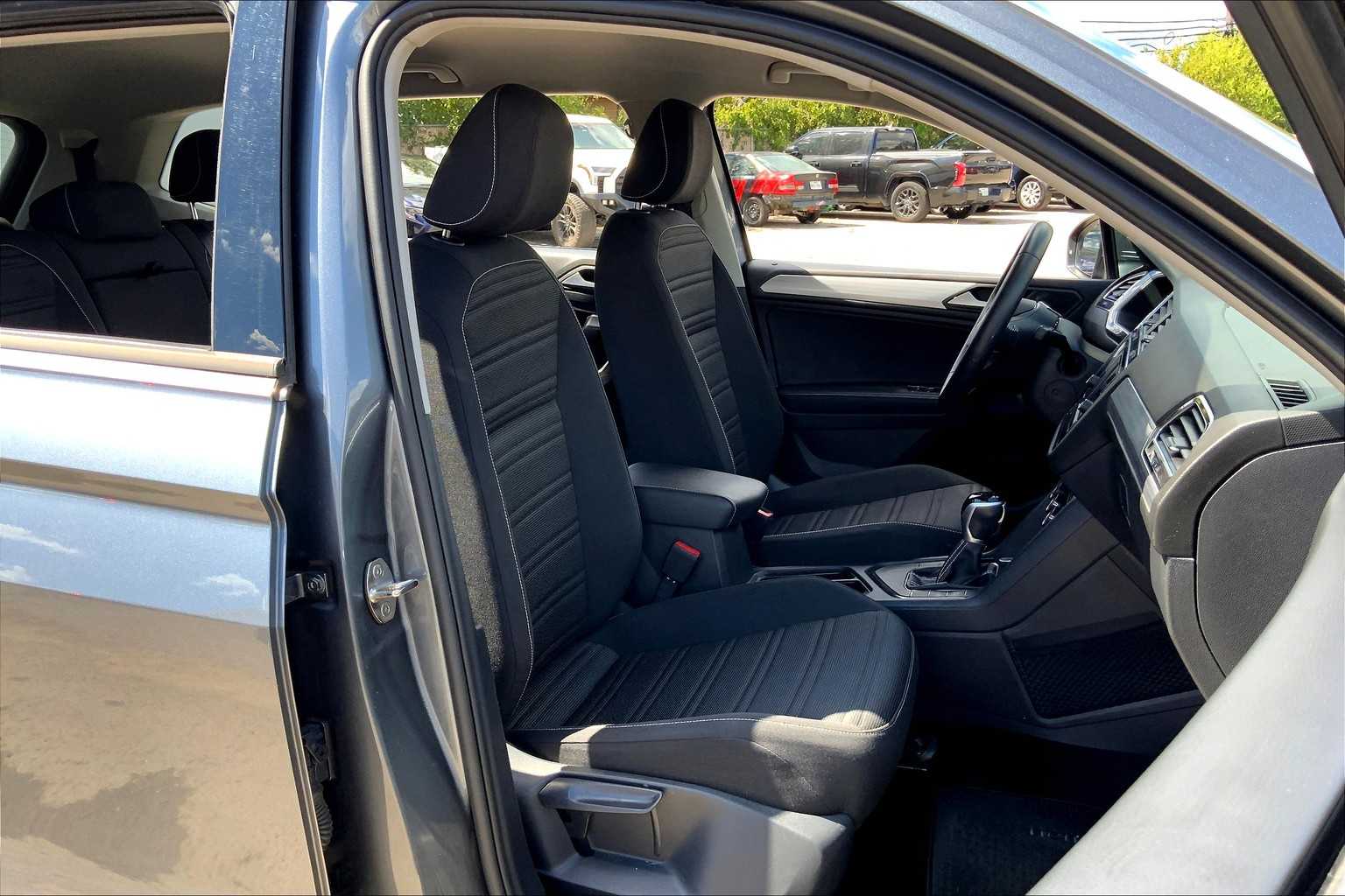 2023 Volkswagen Tiguan S photo 8