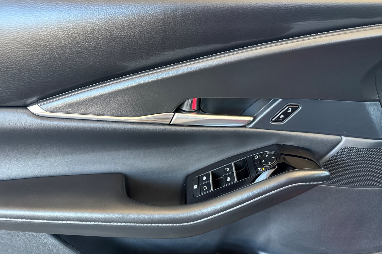 2025 Mazda CX-30 2.5 S Preferred photo 11