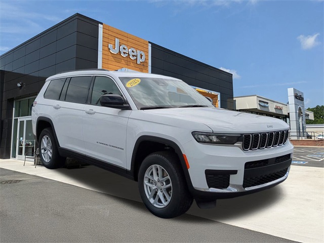 2025 Jeep Grand Cherokee Laredo X photo 2