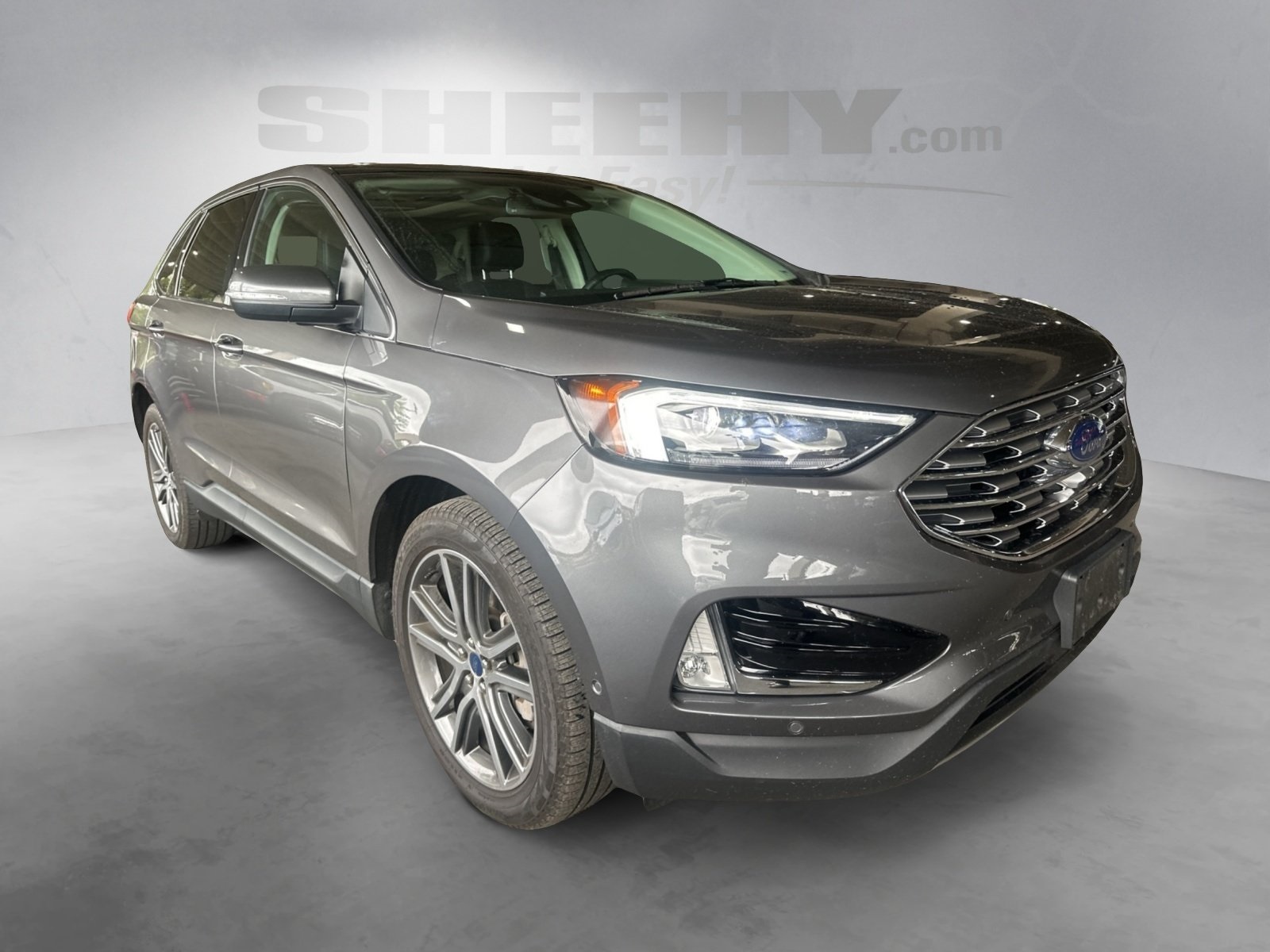 2021 Ford Edge Titanium photo 2