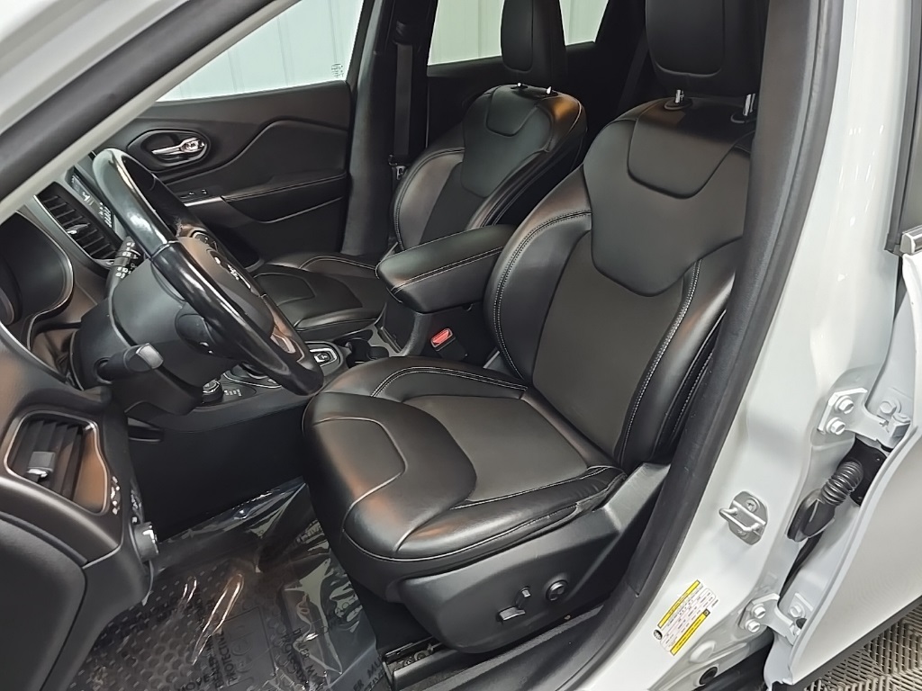 2020 Jeep Cherokee Latitude photo 28