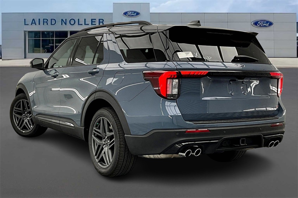 2025 Ford Explorer ST photo 3