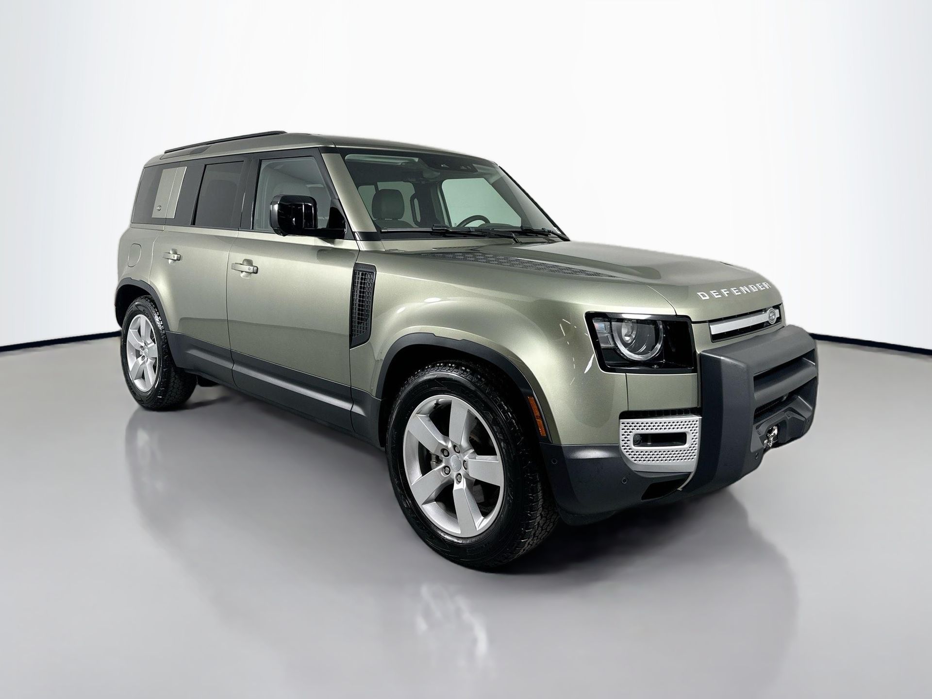 2024 Land Rover Defender 110 S photo 3