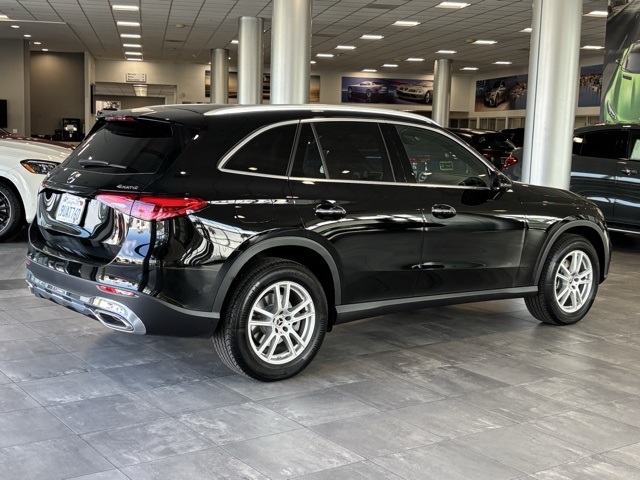2025 Mercedes Benz GLC 300 4MATIC photo 3